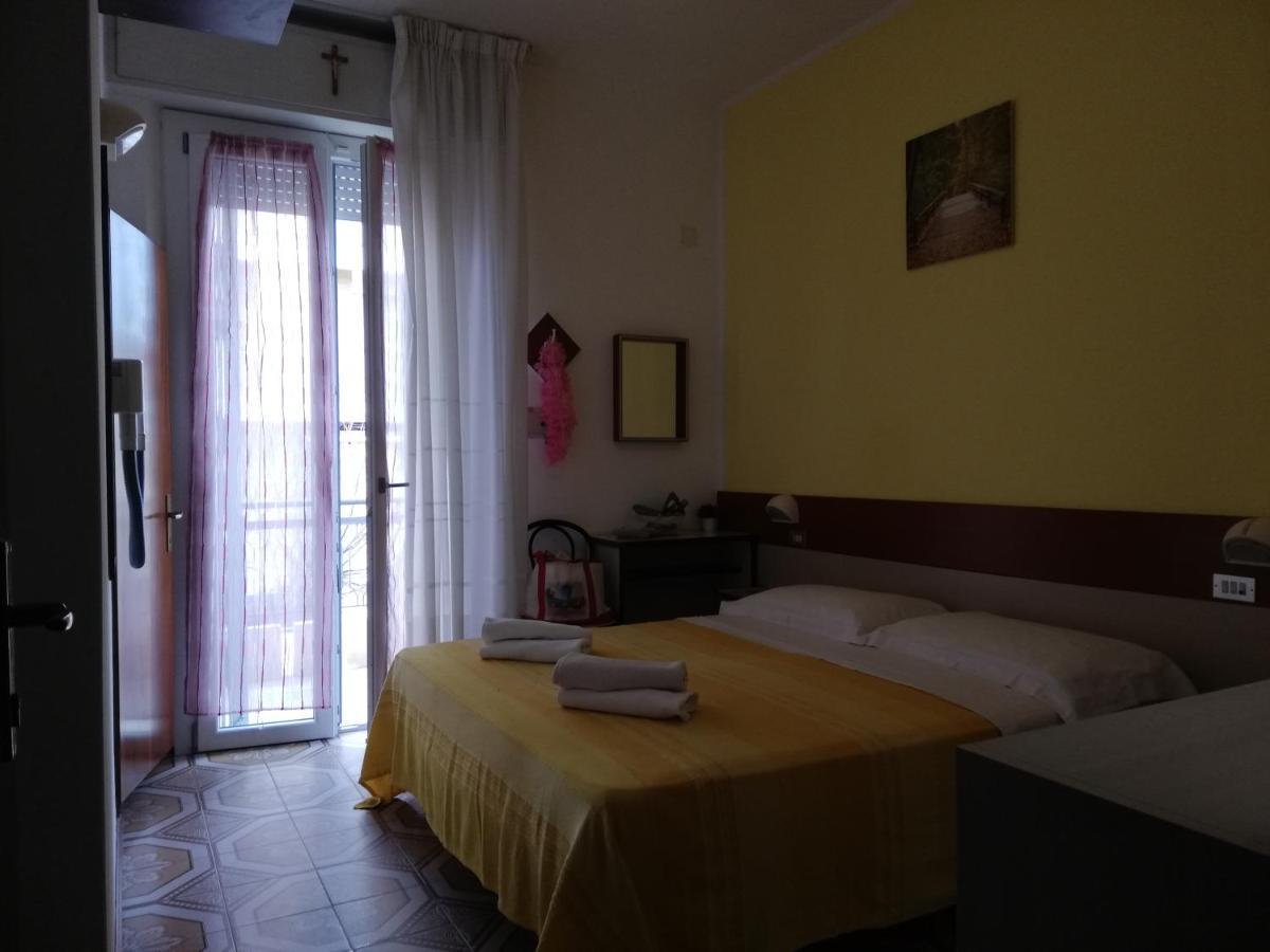 Hotel Cesari Rimini Exterior photo